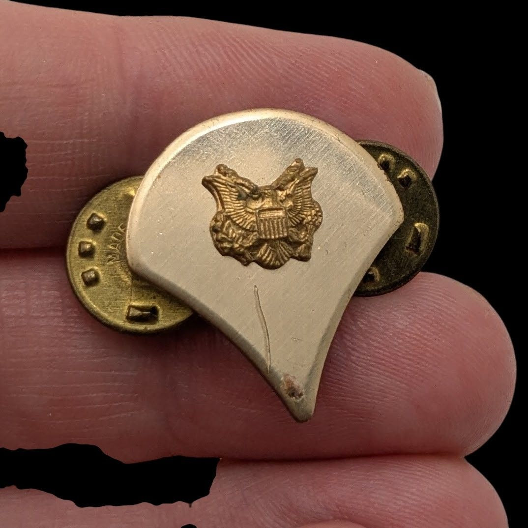 Vintage U.S. Army E4 Specialist Insignia Lapel Pin Gold Tone Military Badge Signed L.I.G.I