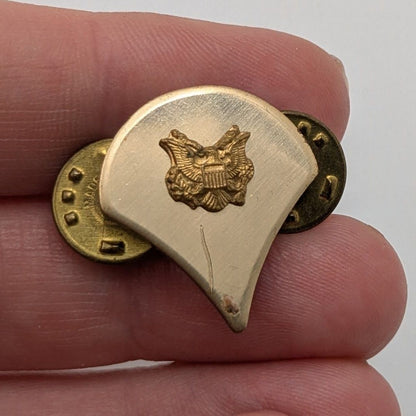 Vintage U.S. Army E4 Specialist Insignia Lapel Pin Gold Tone Military Badge Signed L.I.G.I