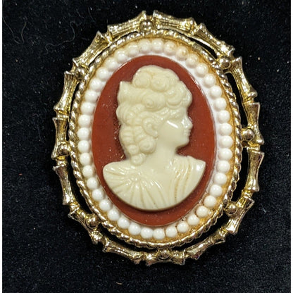 1950s Vintage Gold Tone Cameo Brooch/Pendant