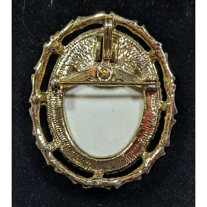 1950s Vintage Gold Tone Cameo Brooch/Pendant