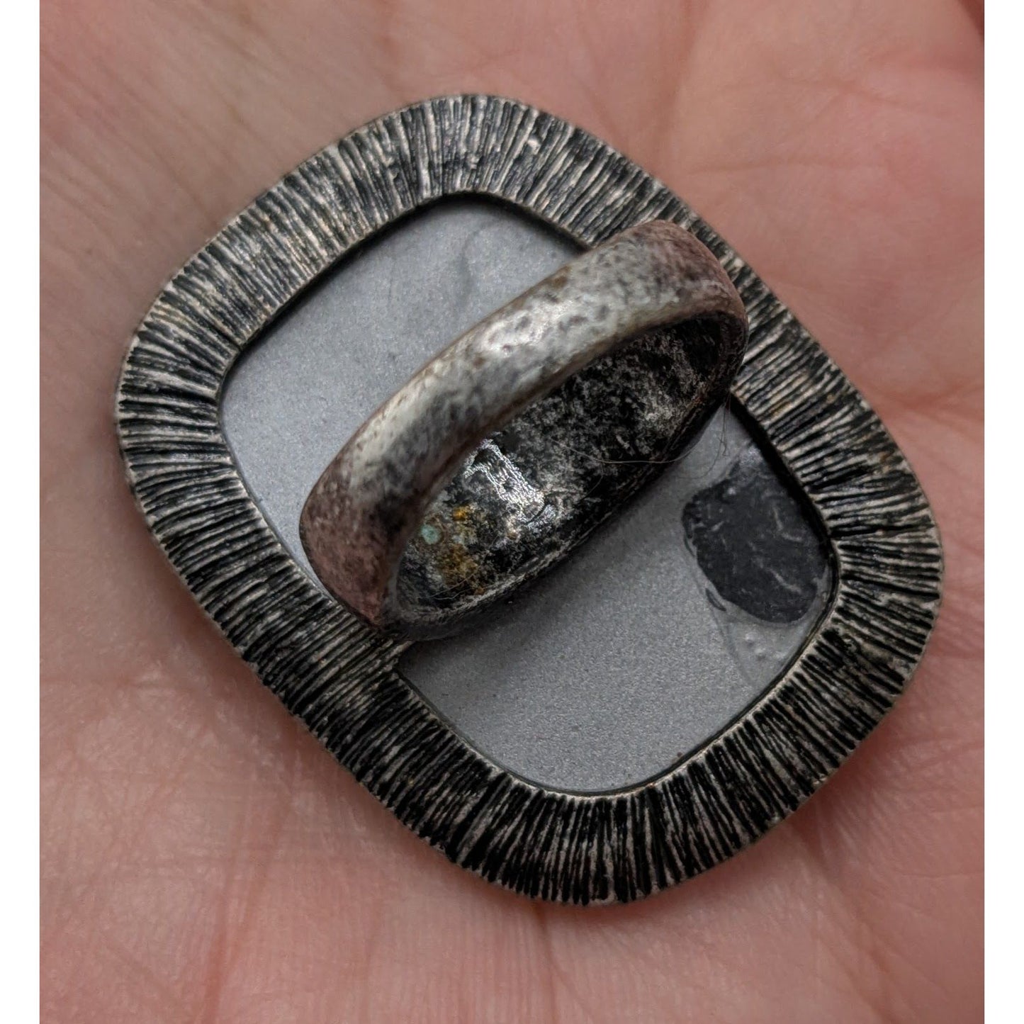 Vintage Tiger Stripe Statement Ring With Antiqued Silver-Tone Band Size 7