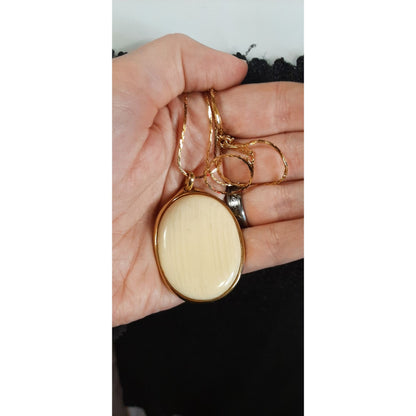 Vintage Napier Cream Stone Cabochon Pendant Necklace On Gold Tone Chain