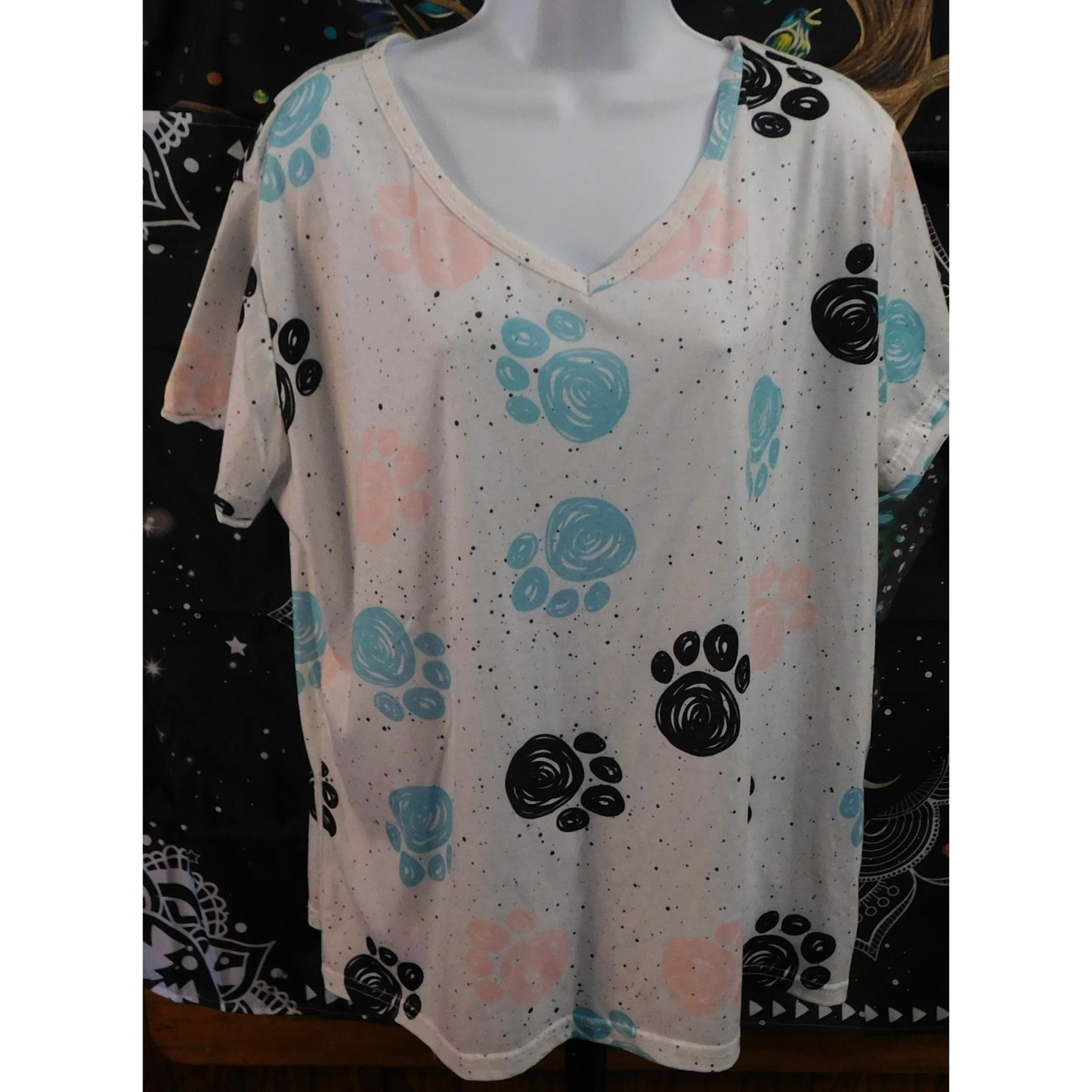 Pastel Paw Print Tee With 90s Style Graphic Design