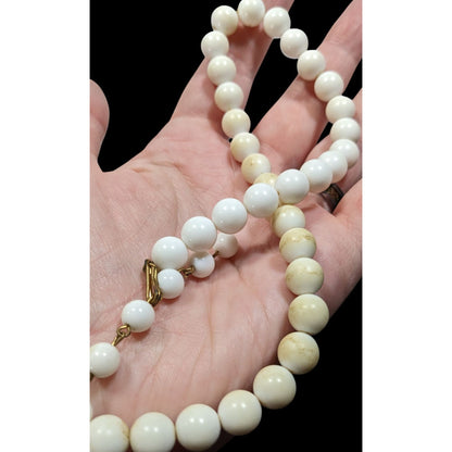 Vintage Classic White Beaded Necklace With Hook Clasp