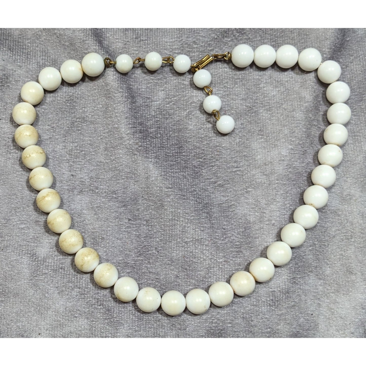 Vintage Classic White Beaded Necklace With Hook Clasp