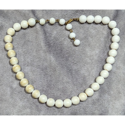 Vintage Classic White Beaded Necklace With Hook Clasp