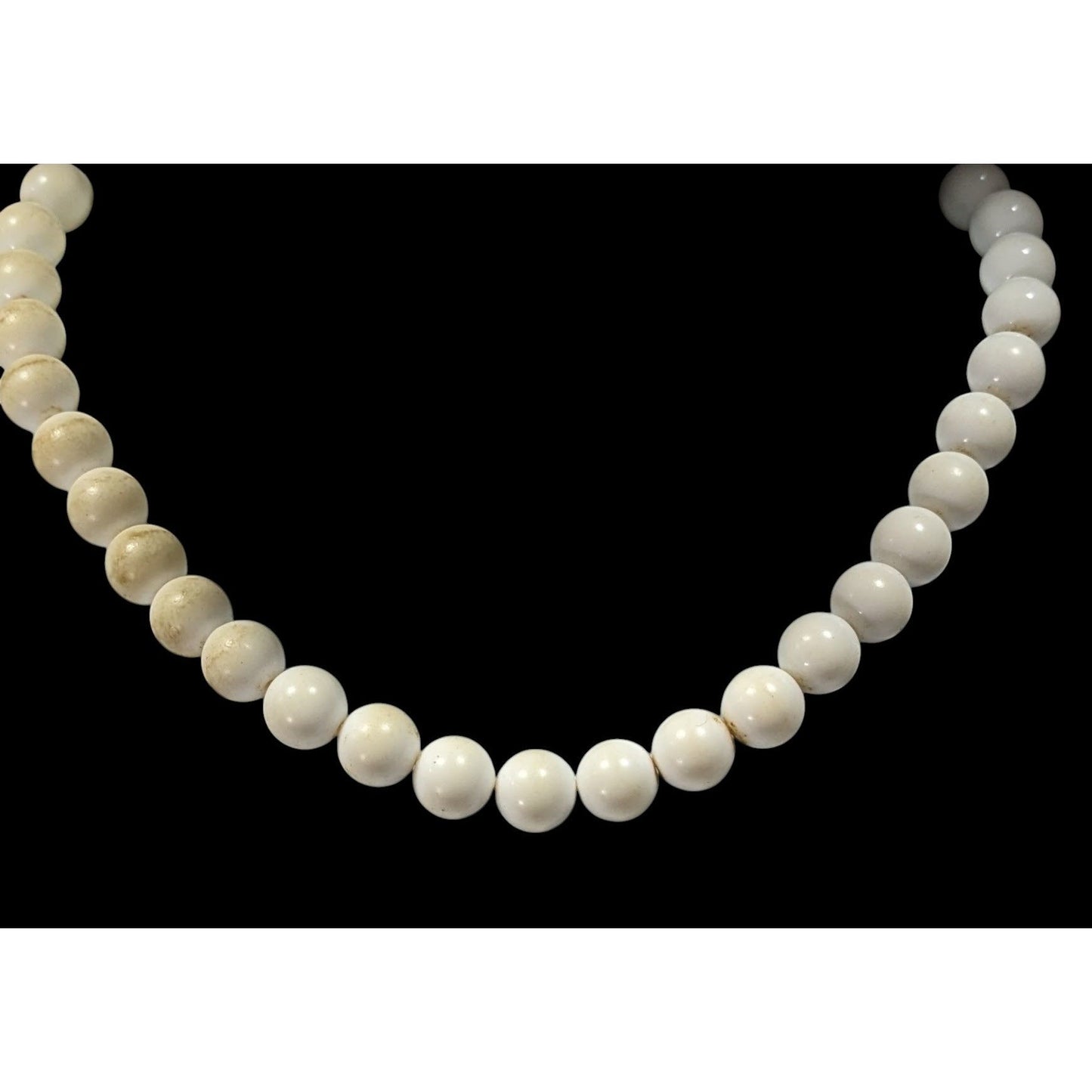 Vintage Classic White Beaded Necklace With Hook Clasp