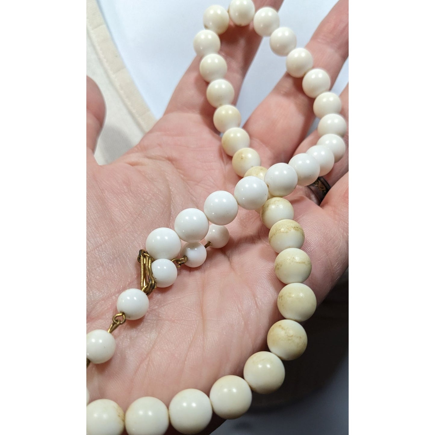 Vintage Classic White Beaded Necklace With Hook Clasp