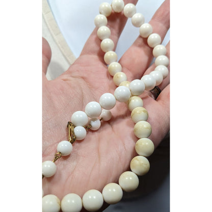Vintage Classic White Beaded Necklace With Hook Clasp