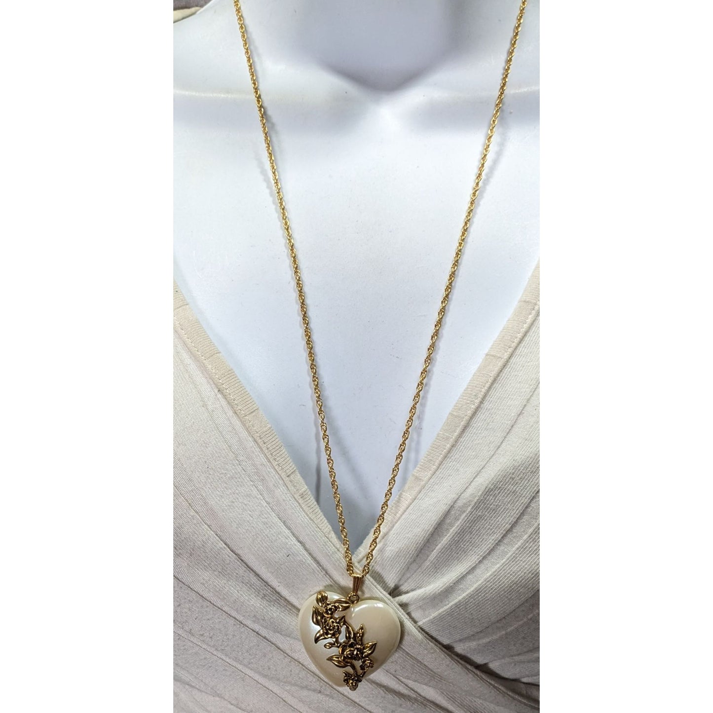 Vintage Avon Victorian Style Pearlescent Floral Heart Pendant Necklace