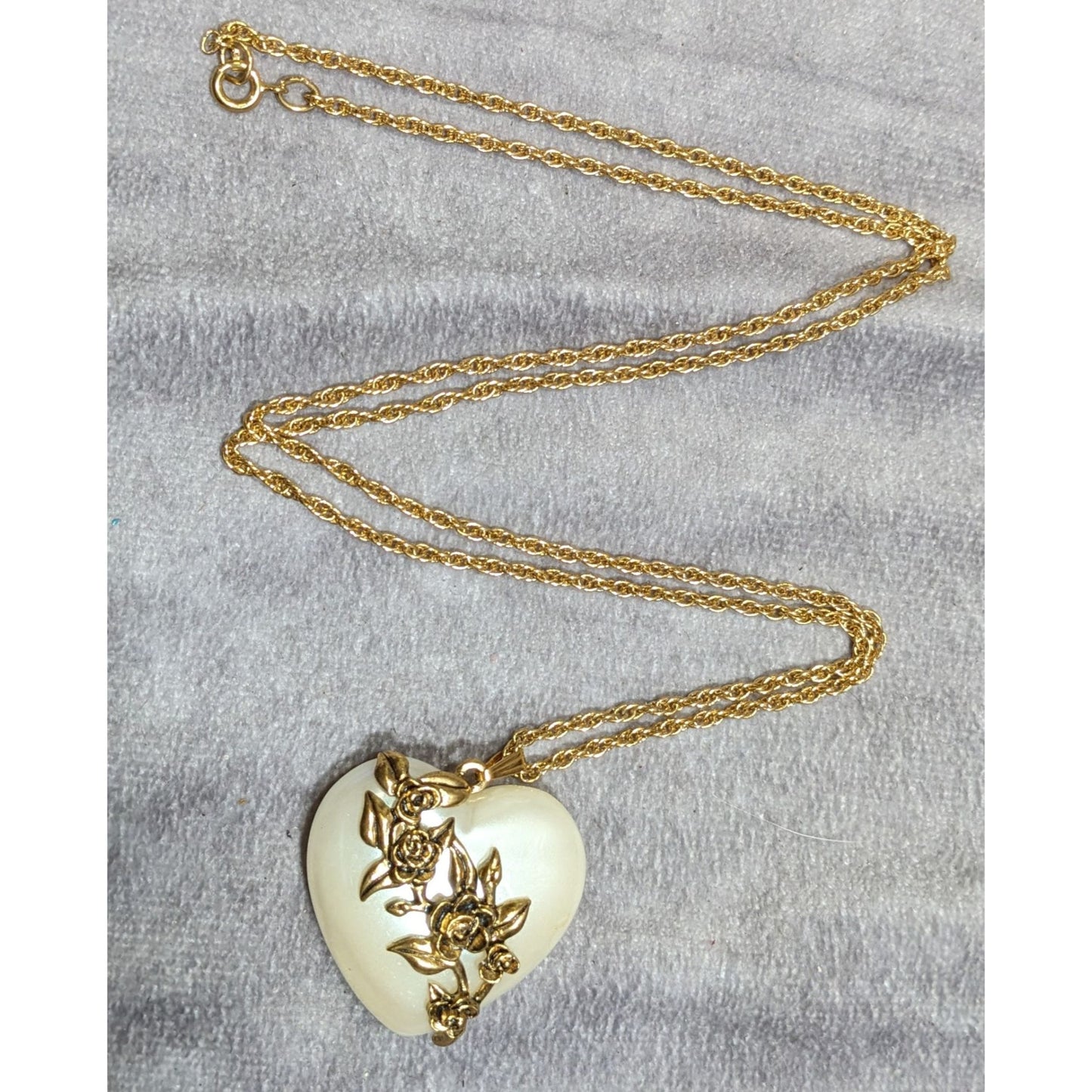 Vintage Avon Victorian Style Pearlescent Floral Heart Pendant Necklace