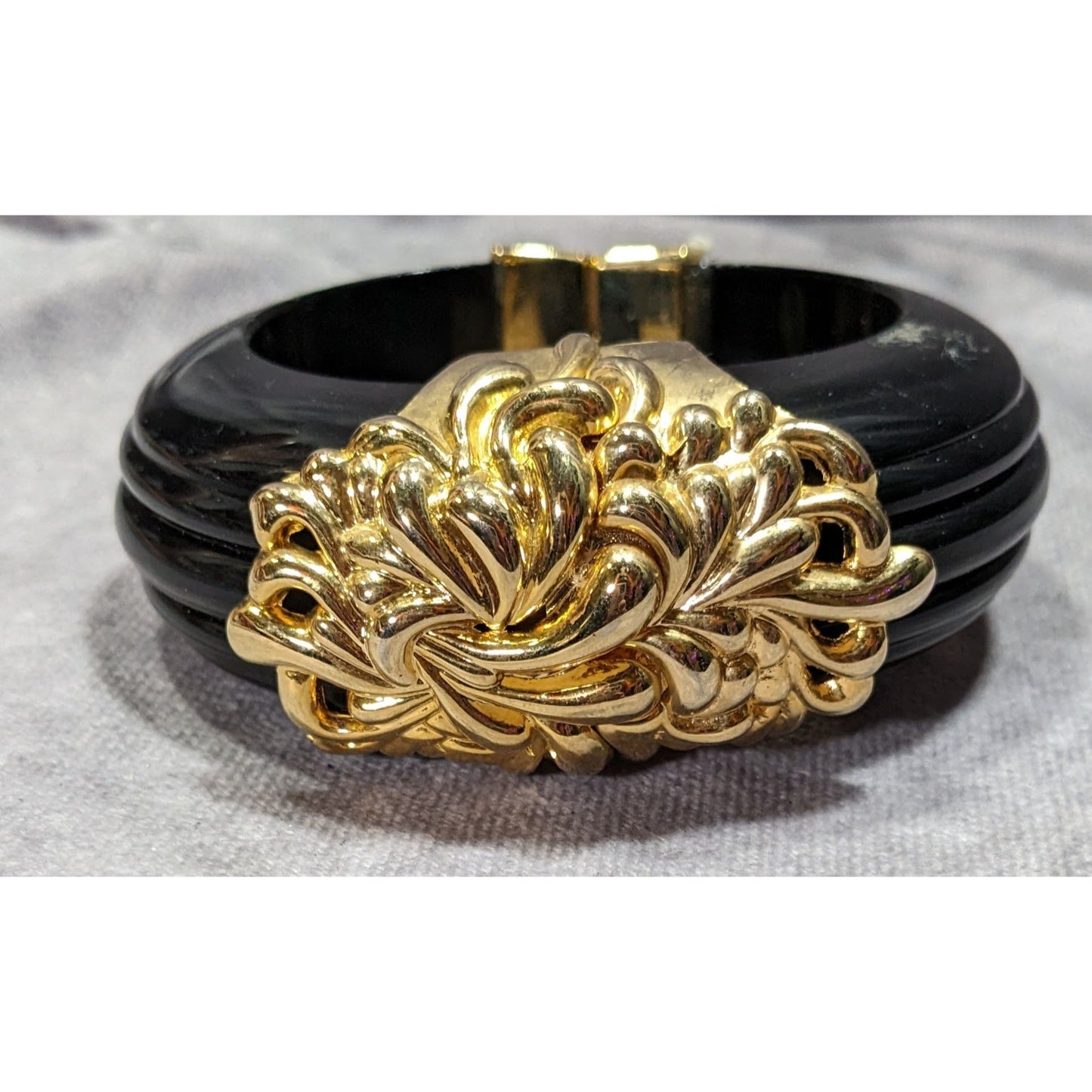 Vintage Inna Cytrine Paris Fleur Chrysanthemum Lucite And Metal Clamper Bracelet