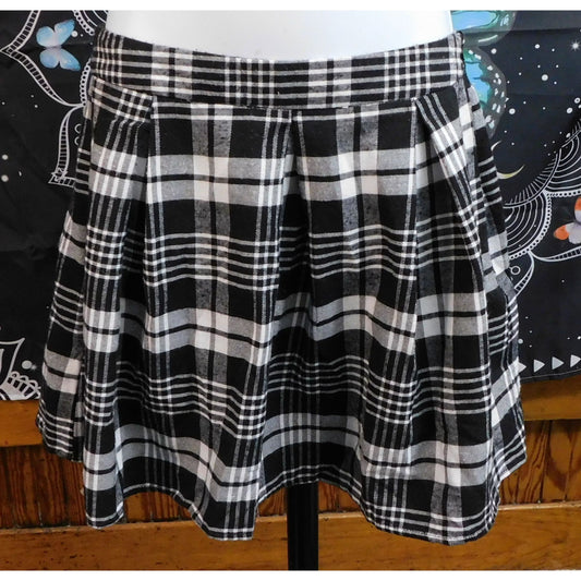 Girls Black And White Pleated Plaid Punk Skirt