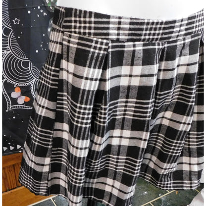 Girls Black And White Pleated Plaid Punk Skirt