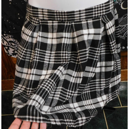 Girls Black And White Pleated Plaid Punk Skirt