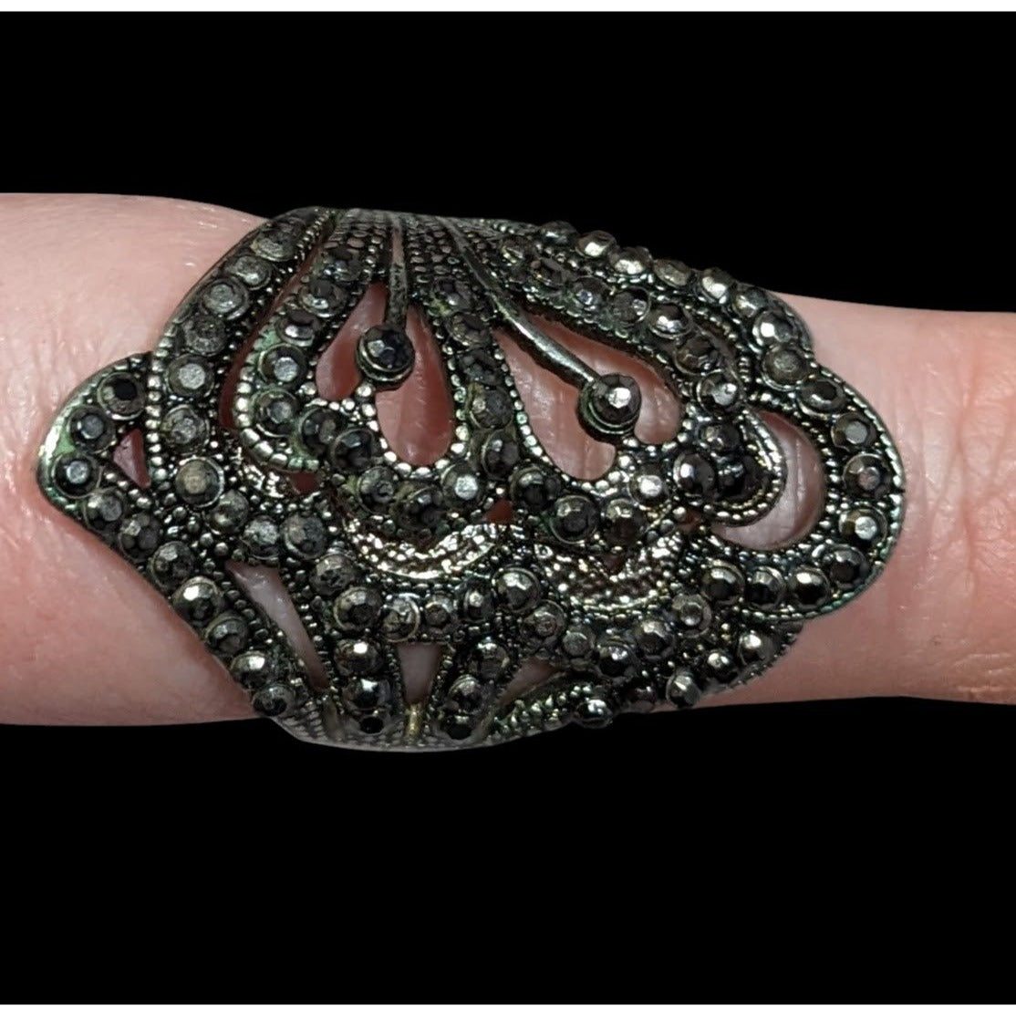 Gothic Whimsical Art Nouveau Silver Tone Ring Size 9