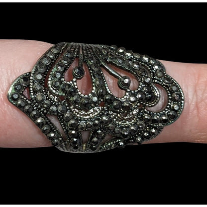 Gothic Whimsical Art Nouveau Silver Tone Ring Size 9