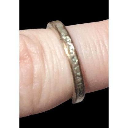 Cursive Engraved Silver Tone Fashion Ring Size 6 1/4