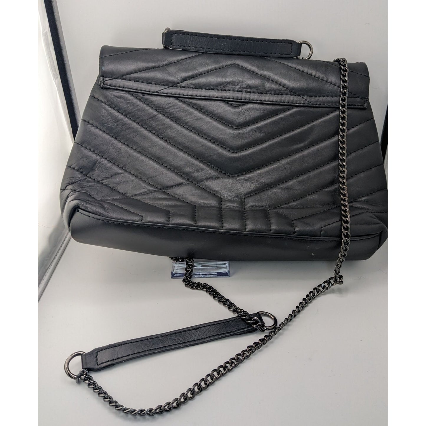 Anna Kay Fashions Black Italian Leather Quilted Shoulder Bag With Star Accent & Chain Strap 11"x7"x3.5"