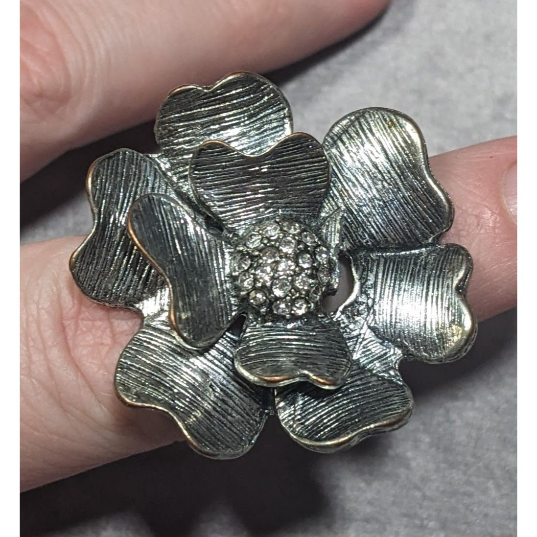 Metallic Floral Rhinestone Silver Tone Stretch Ring Size 5