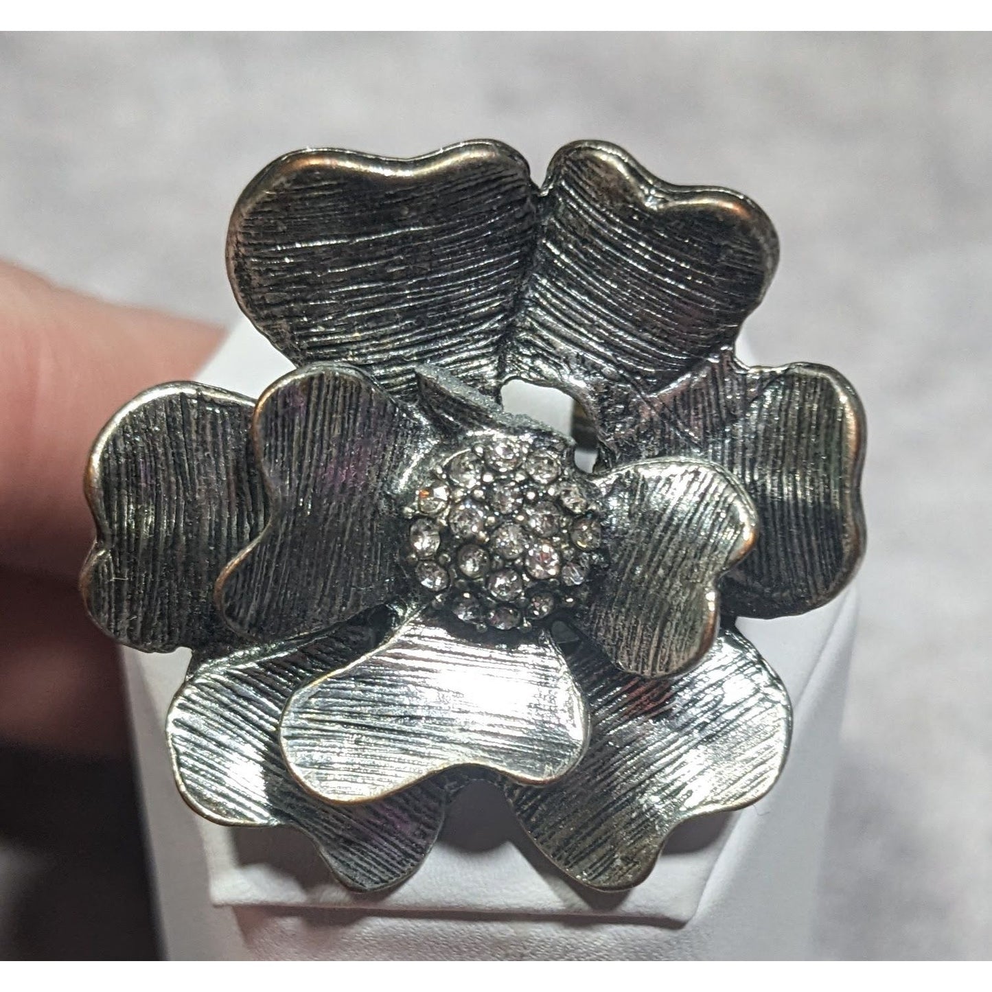 Metallic Floral Rhinestone Silver Tone Stretch Ring Size 5