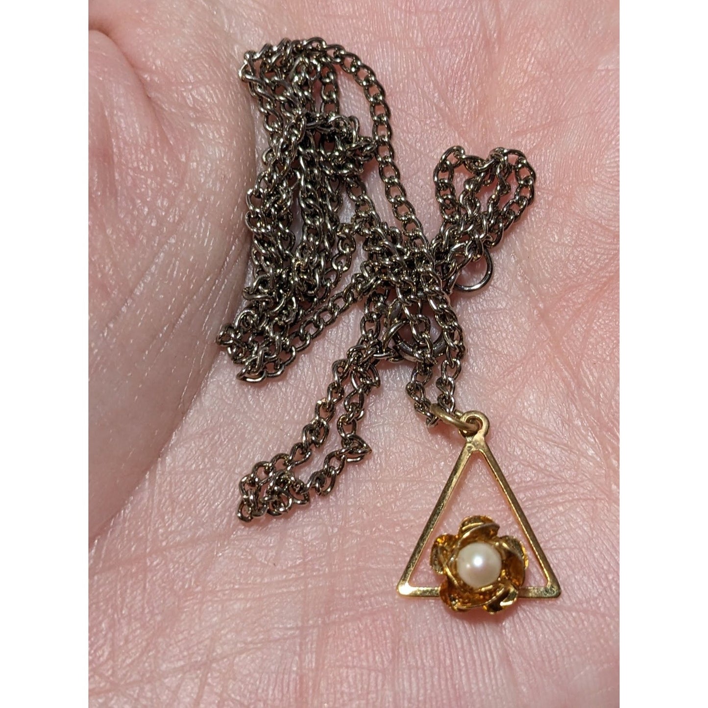 Vintage Minimalist Geometric Rose Seed Pearl Pendant Necklace