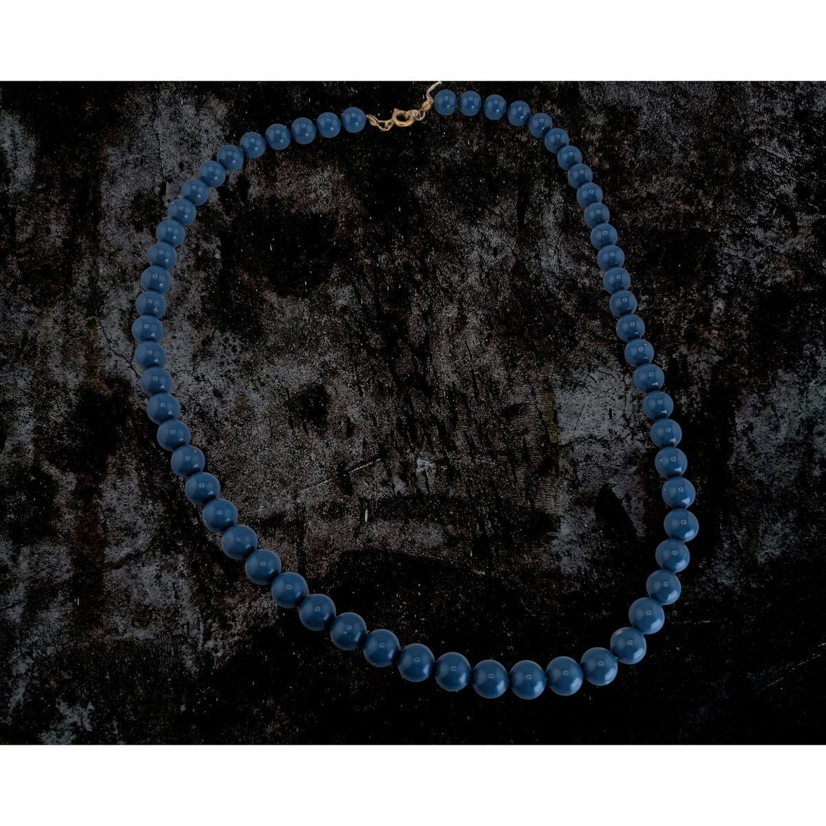 Retro Mod Minimalist Blue Round Beaded Necklace Gold Tone Clasp