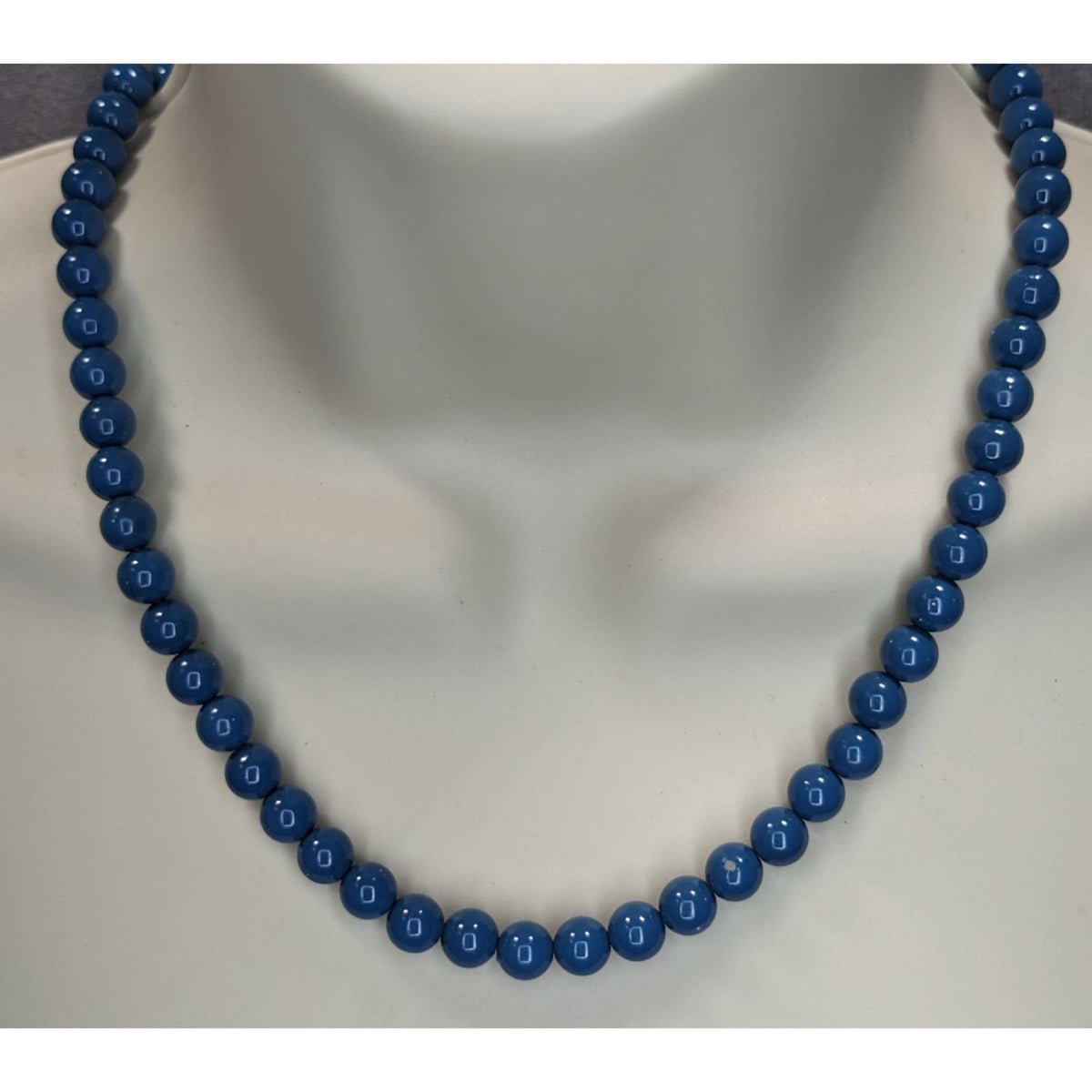 Retro Mod Minimalist Blue Round Beaded Necklace Gold Tone Clasp