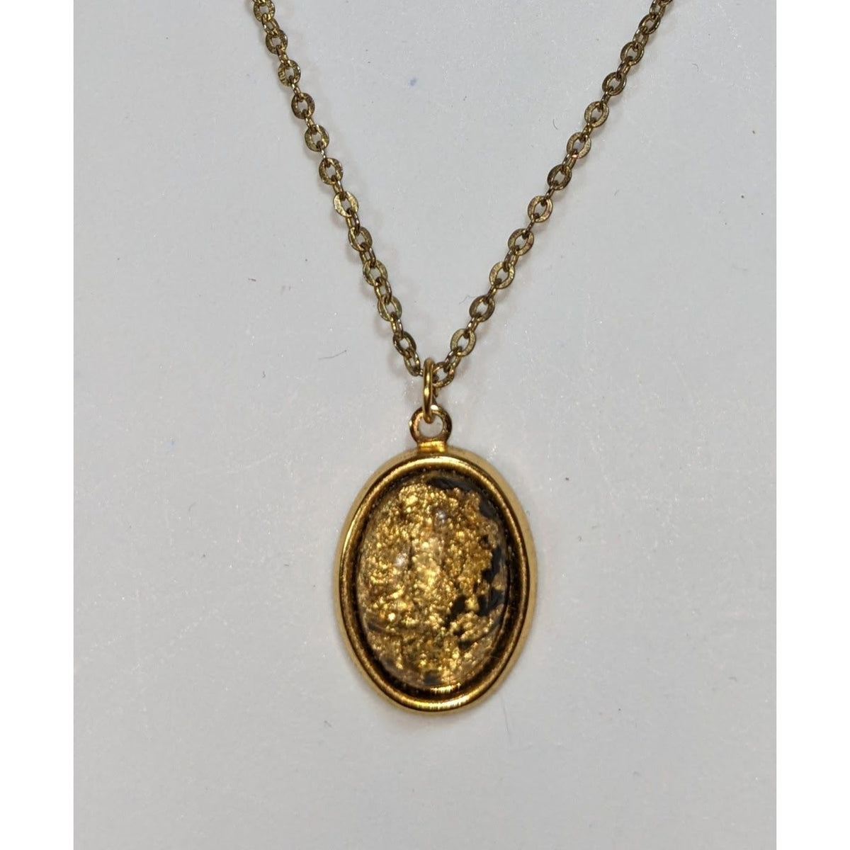Vintage Dark Romantic Resin Gold Black Oval Pendant Necklace 18 Inch