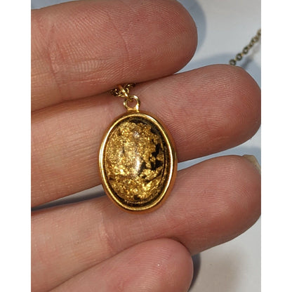 Vintage Dark Romantic Resin Gold Black Oval Pendant Necklace 18 Inch
