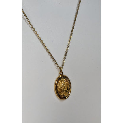 Vintage Dark Romantic Resin Gold Black Oval Pendant Necklace 18 Inch