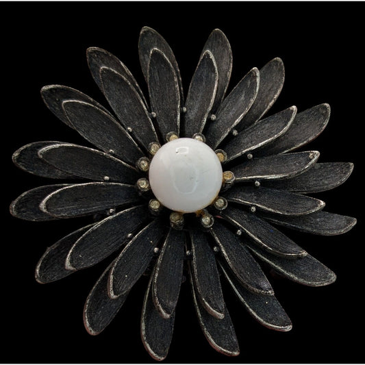 Vintage Cottagecore Black Metal Daisy Brooch With Rhinestone Accents & White Centerpiece