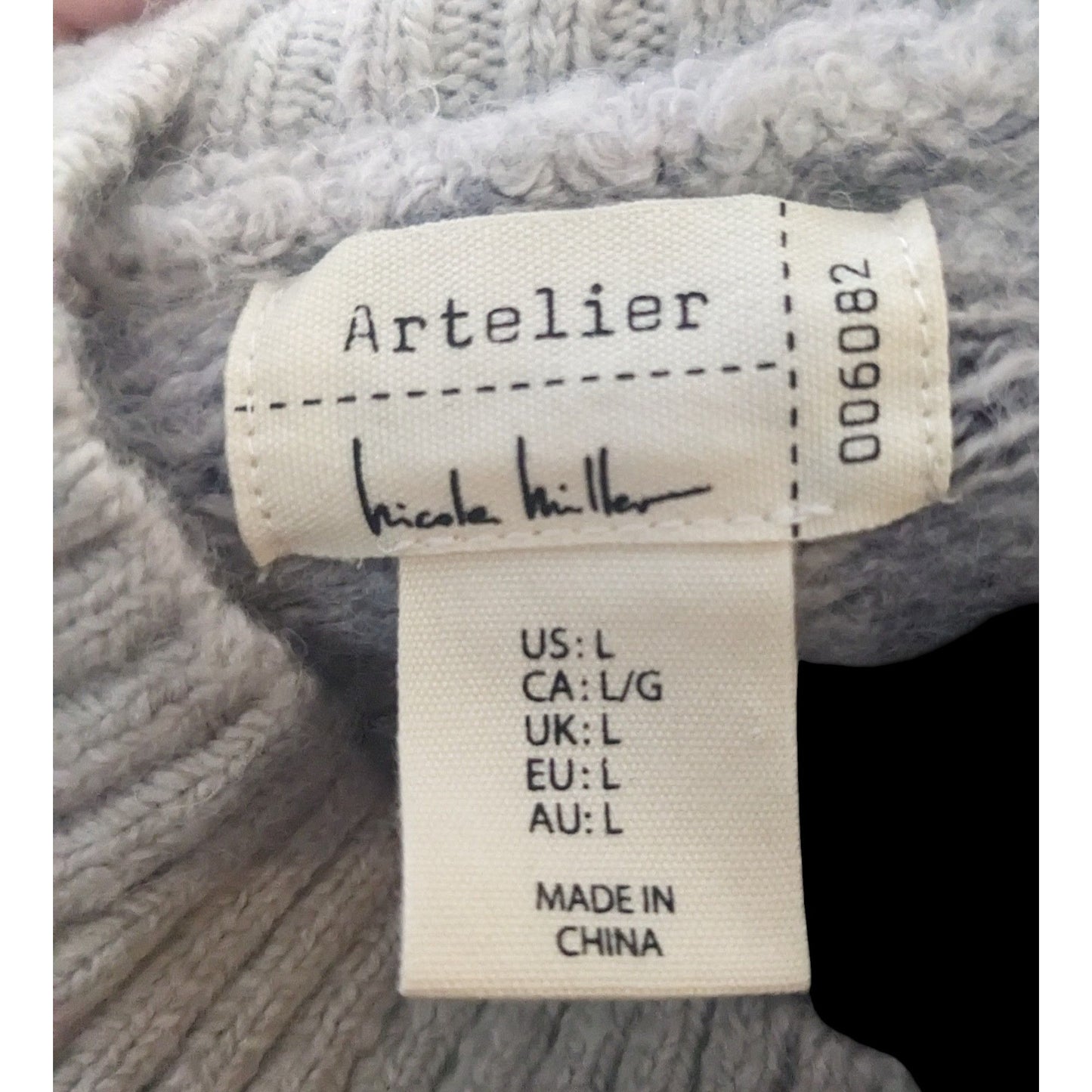 Artelier Nicole Miller Grey And White Super Soft Sweater Size Large
