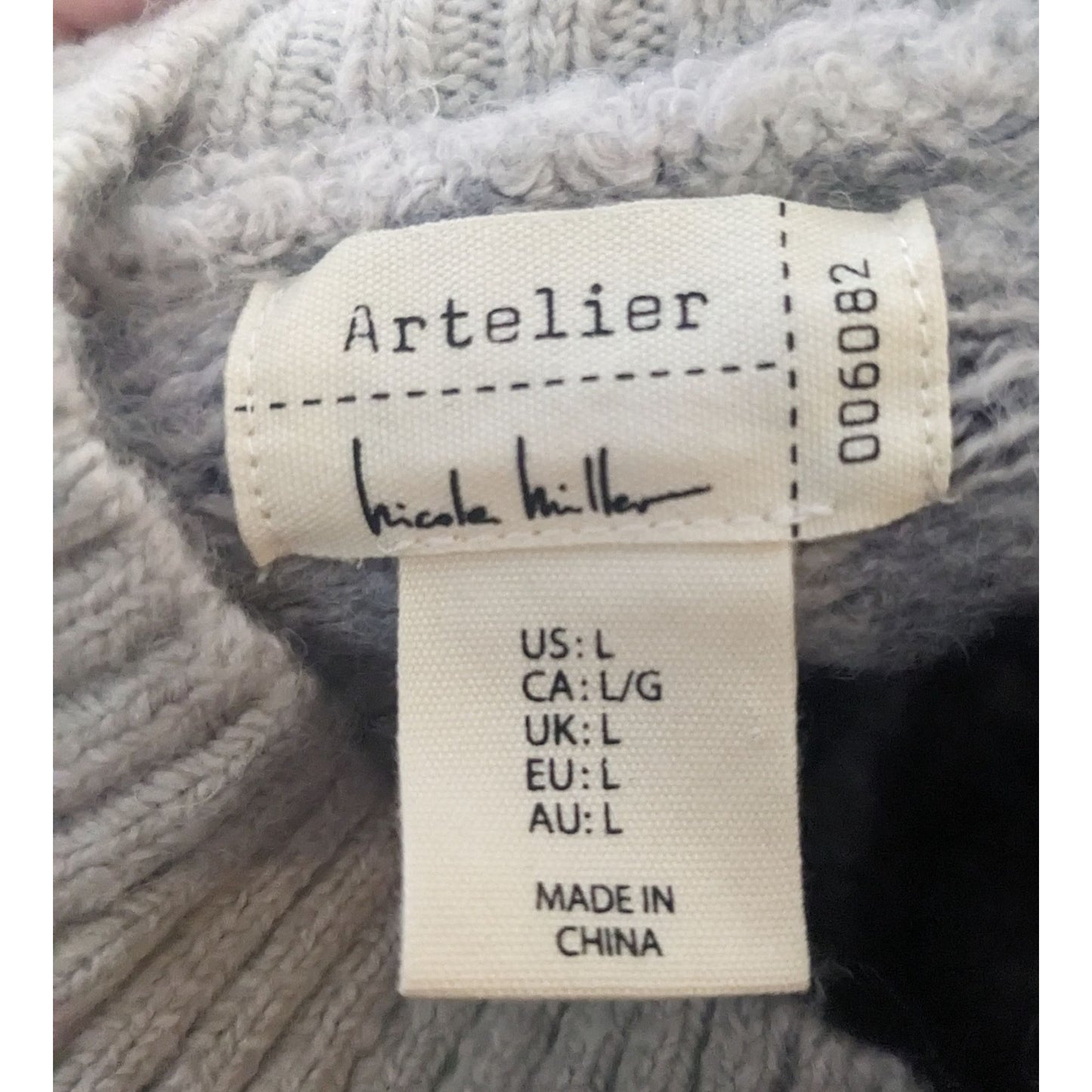 Artelier Nicole Miller Grey And White Super Soft Sweater Size Large