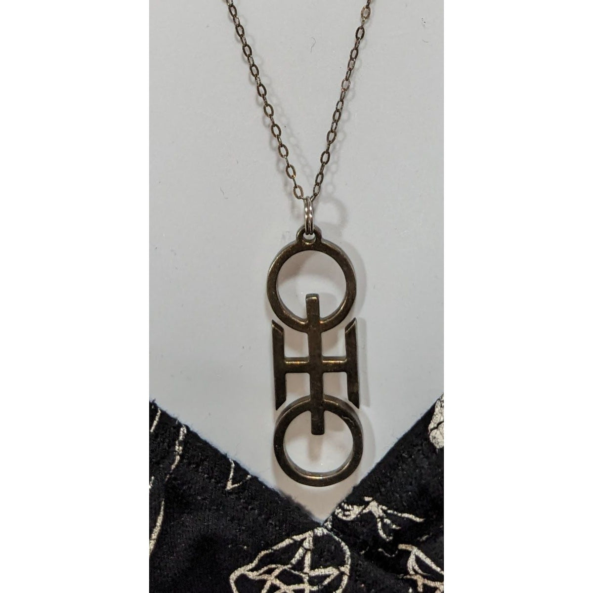 Ohio State Pride Minimalist Silver Tone Abstract Letter Pendant Necklace