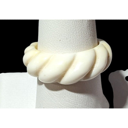 Vintage White Scalloped Costume Fashion Ring