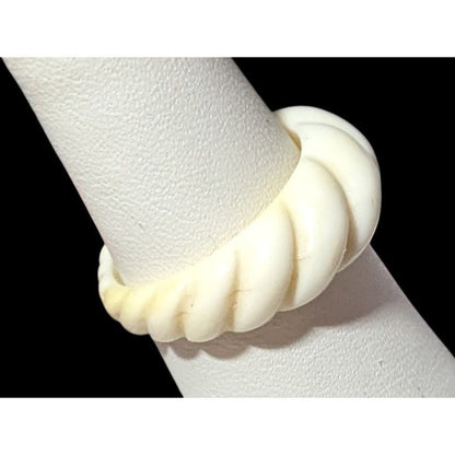 Vintage White Scalloped Costume Fashion Ring