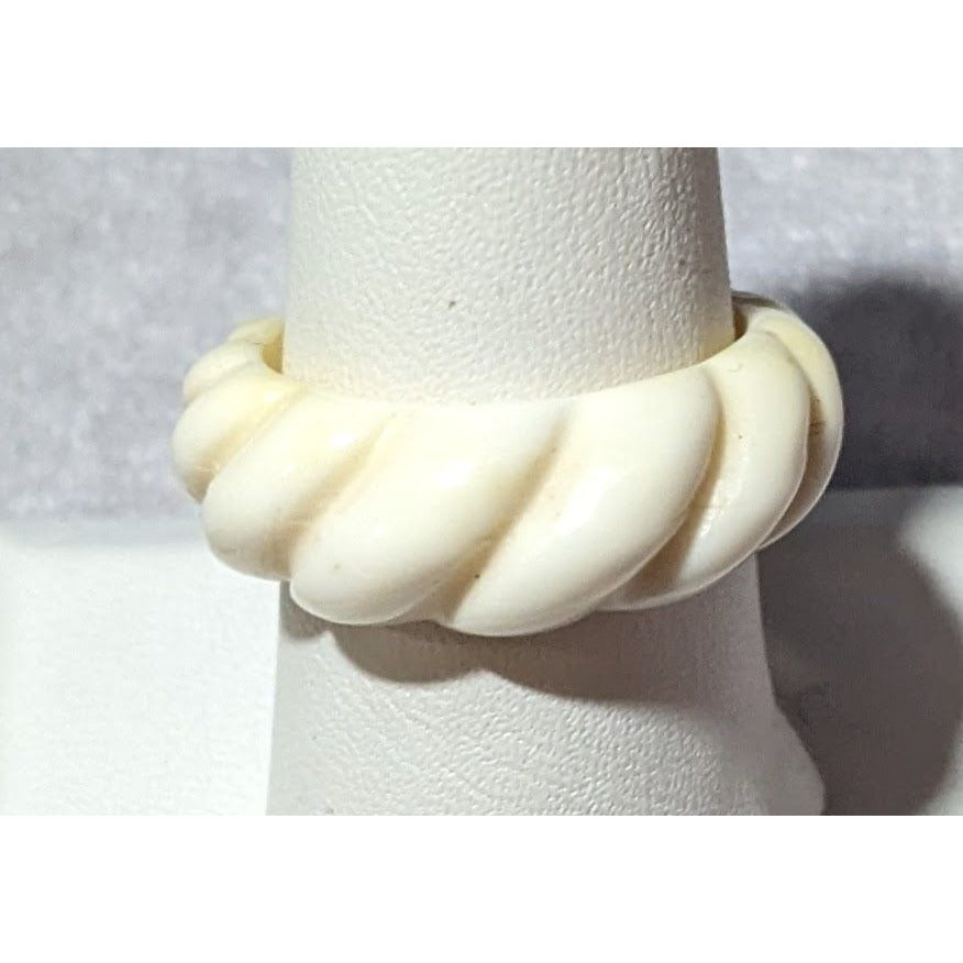 Vintage White Scalloped Costume Fashion Ring