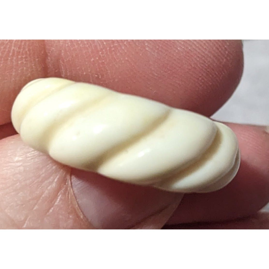 Vintage White Scalloped Costume Fashion Ring