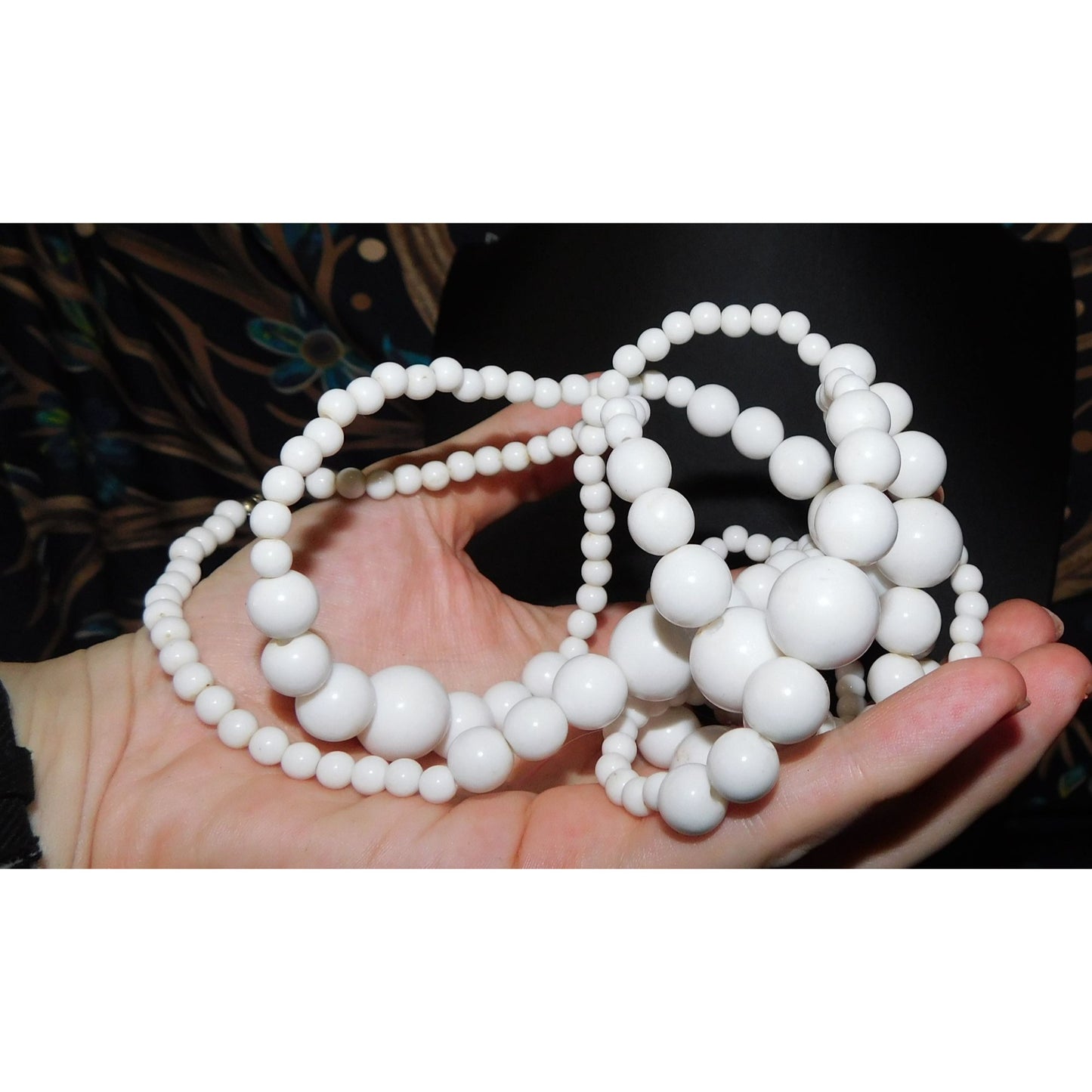 Retro White Graduated Bead Rope Length Necklace