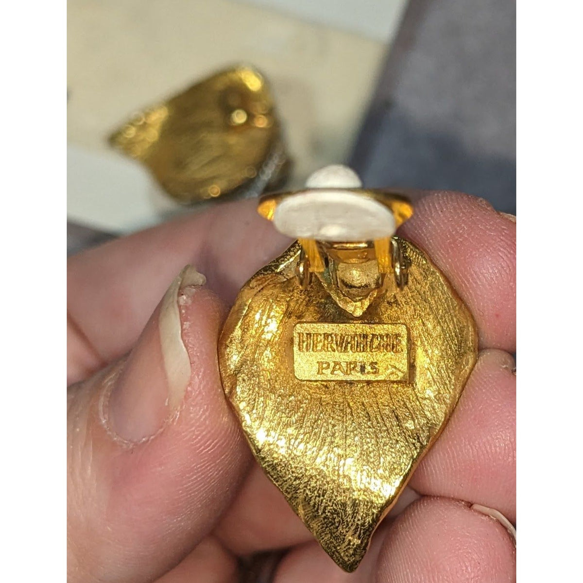 Therese by Hervanche Paris Vintage 80s Gold Tone Leaf Clip On Earrings NWT