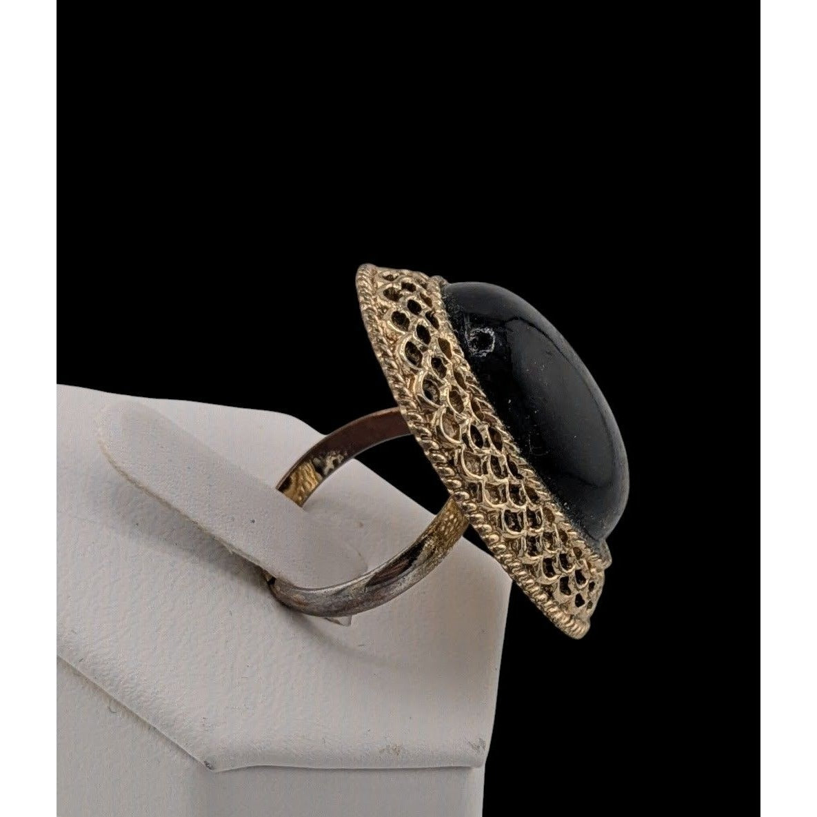 Vintage Gothic Black Cabochon Ring With Braided Gold Tone Bezel Size 7 (Adjustable)