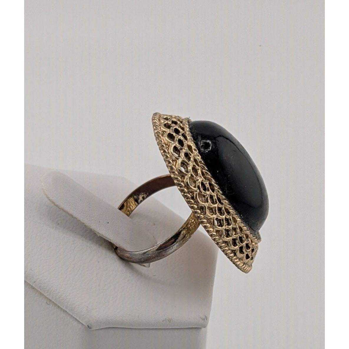 Vintage Gothic Black Cabochon Ring With Braided Gold Tone Bezel Size 7 (Adjustable)