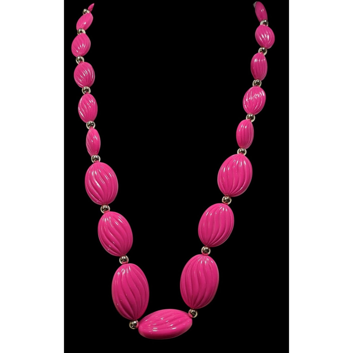Vintage Retro Pink Beaded Necklace With Ribbed Oval Beads & Silver Tone Accents