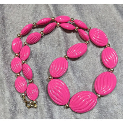 Vintage Retro Pink Beaded Necklace With Ribbed Oval Beads & Silver Tone Accents