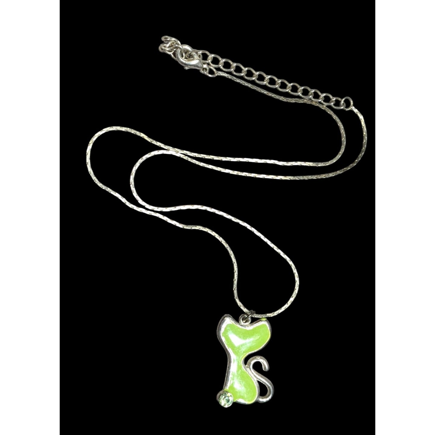 Retro Green Enamel Cat Pendant Necklace With Silver Tone Chain