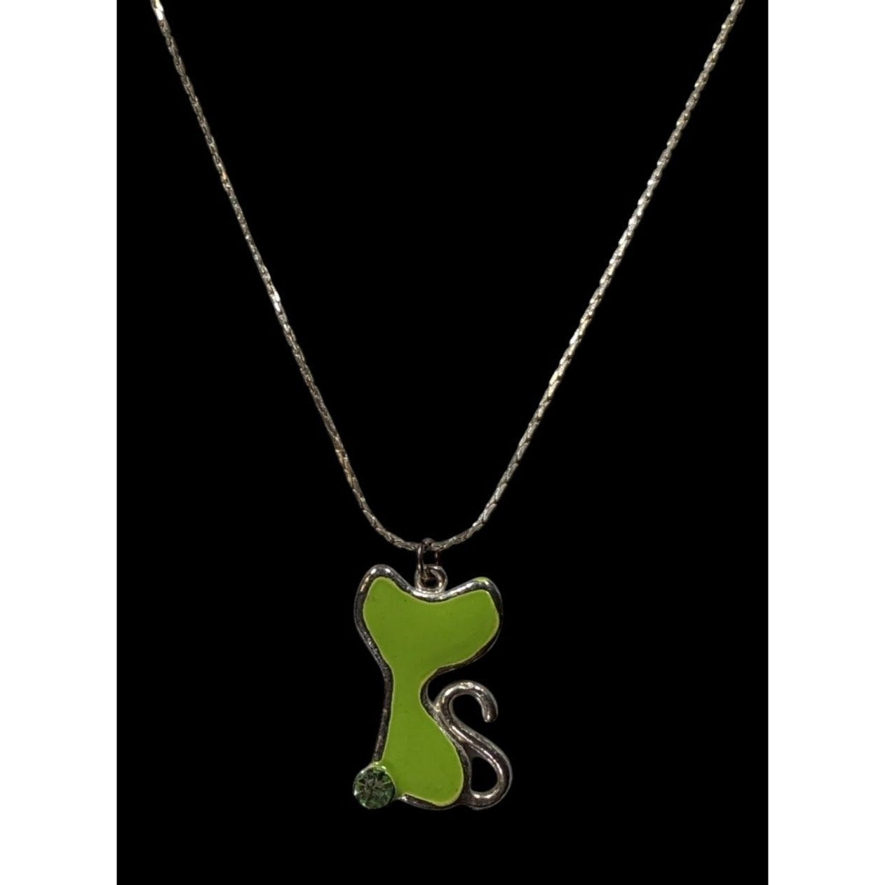 Retro Green Enamel Cat Pendant Necklace With Silver Tone Chain