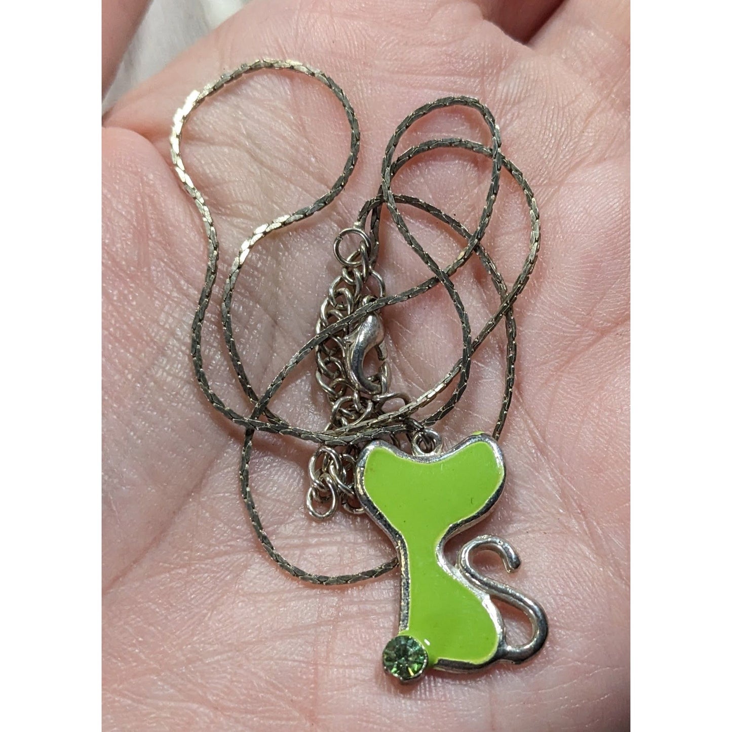 Retro Green Enamel Cat Pendant Necklace With Silver Tone Chain
