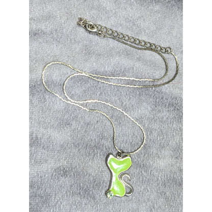 Retro Green Enamel Cat Pendant Necklace With Silver Tone Chain