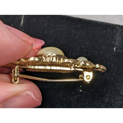 Vintage Baroque Style Gold Tone Faux Pearl Brooch